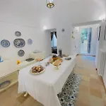 לינה וארוחת בוקר De Vivo Realty - Coco's 3*