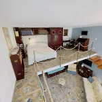 De Vivo Realty - Coco's לינה וארוחת בוקר 3*