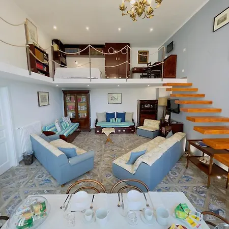 De Vivo Realty - Coco's לינה וארוחת בוקר מטה