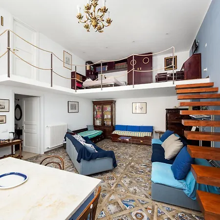 De Vivo Realty - Coco's 3*