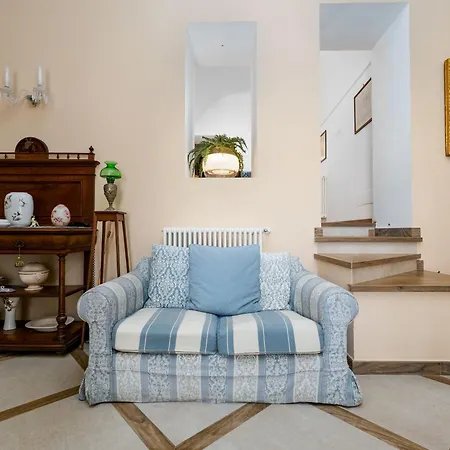 De Vivo Realty - Coco's 3* メタ