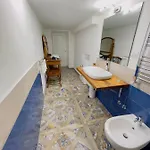 De Vivo Realty - Coco's 3* Meta