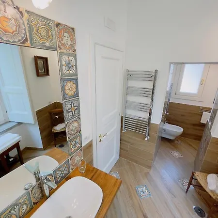 Couette-café De Vivo Realty - Coco's Meta