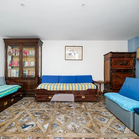 De Vivo Realty - Coco's 3*