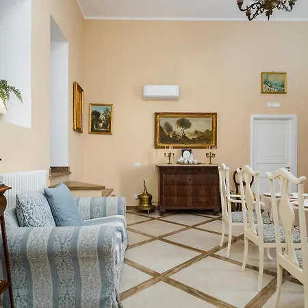 De Vivo Realty - Coco's 3*