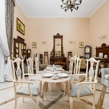 De Vivo Realty - Coco's